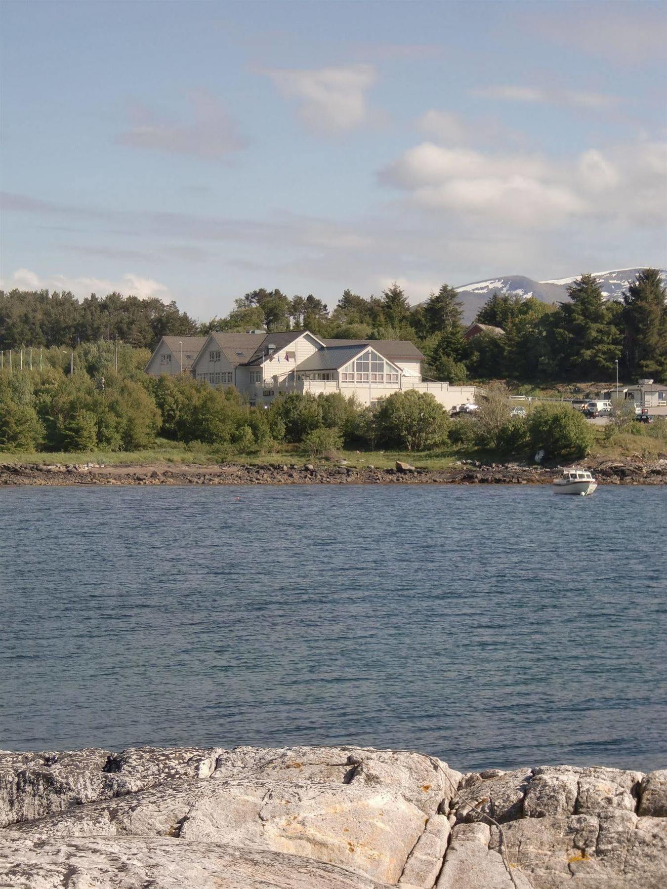 Ytterland Aalesund Airport Hotel מראה חיצוני תמונה