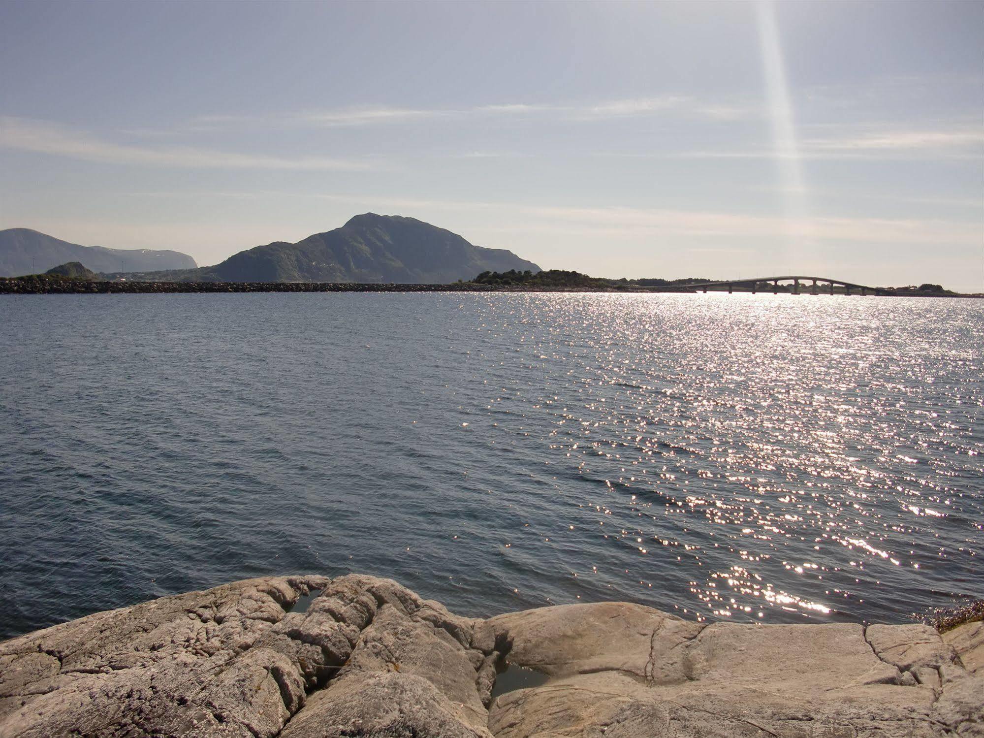 Ytterland Aalesund Airport Hotel מראה חיצוני תמונה